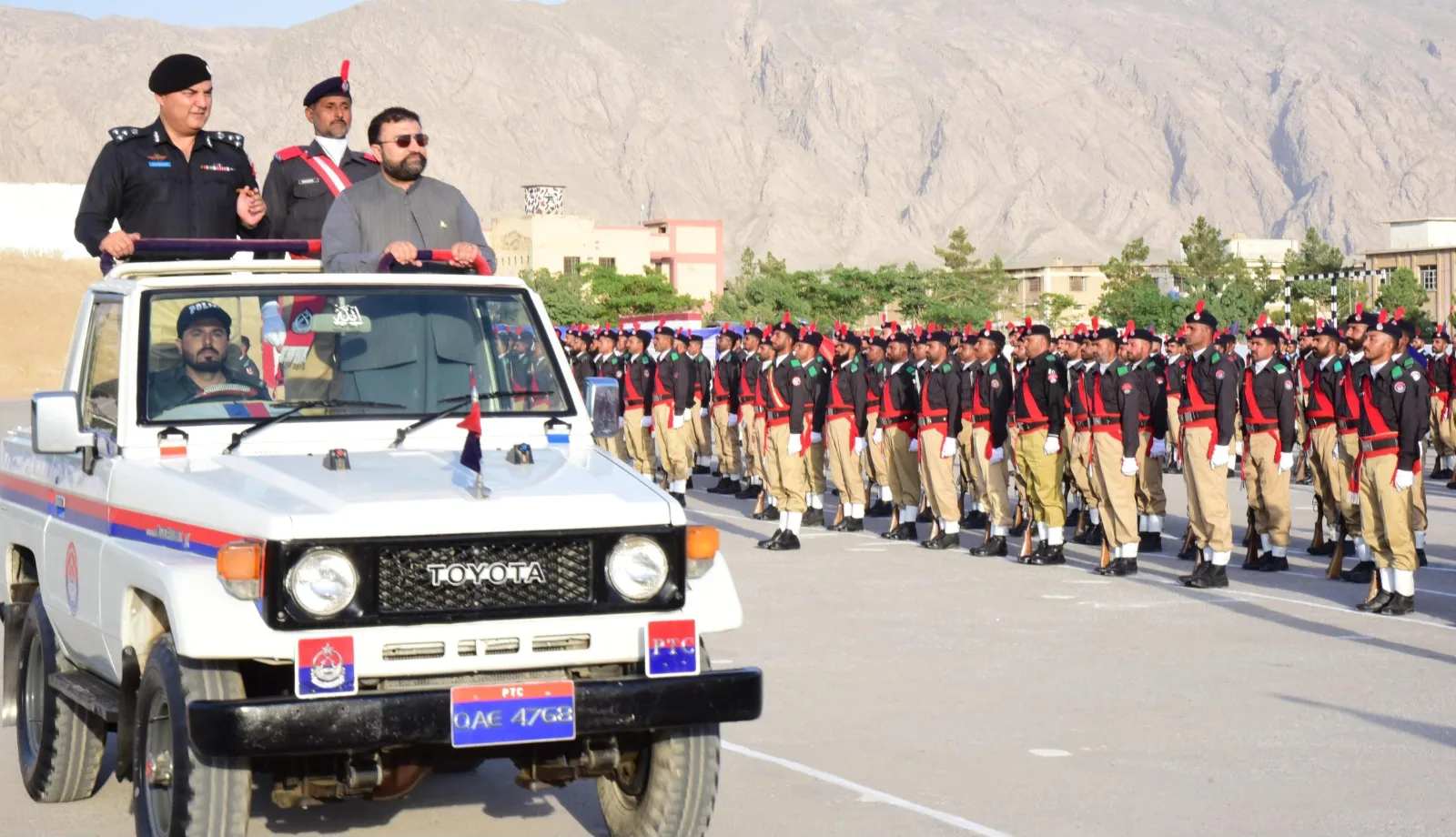وزیر اعلیٰ سرفراز بکٹی مشرقی بائی پاس کوئٹہ میں 200 نوجوانوں کی پریڈ/تقریب میں شریک، نوجوانوں میں شدید جوش و خروش
