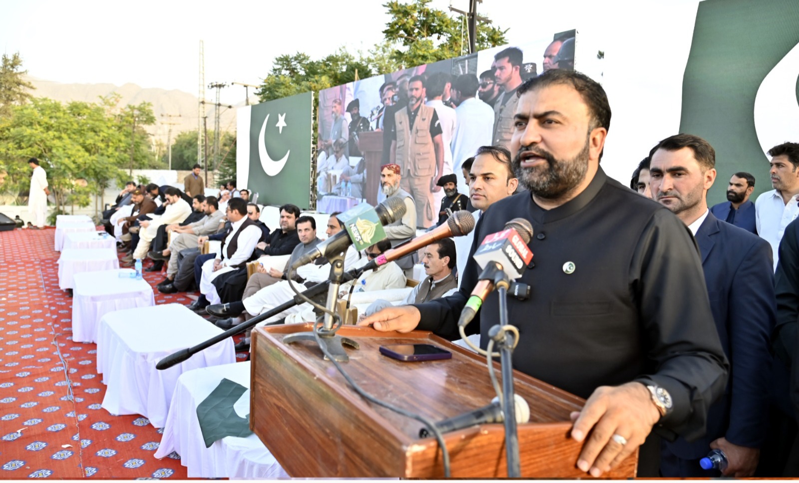 وزیراعلیٰ میر سرفراز بگٹی نے وضاحت کی ہے کہ آئین اور قانون کی بالادستی مذاکرات کی بنیاد ہوگی۔
