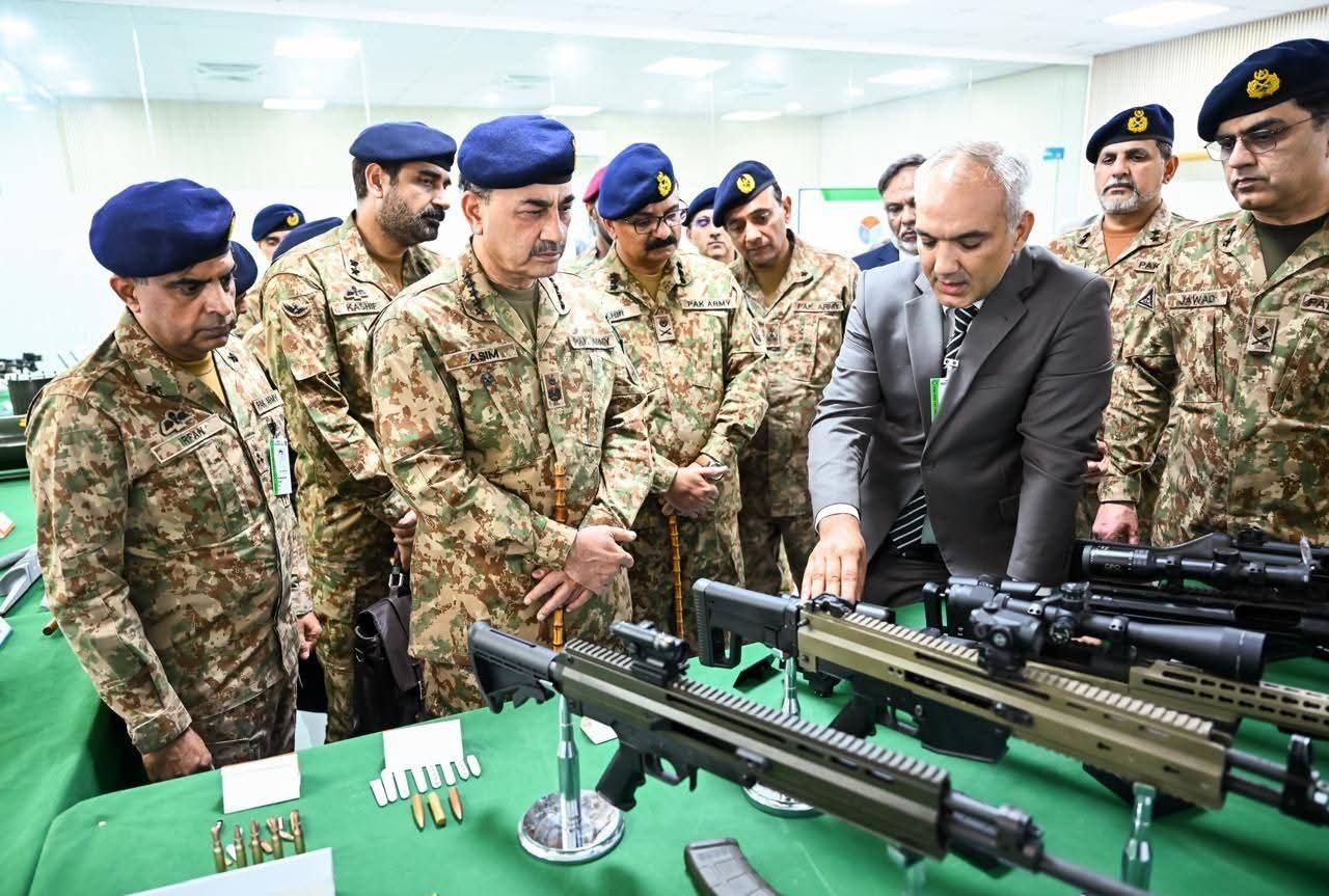 آرمی چیف فیلڈ مارشل عاصم منیر کا پاکستان آرڈیننس فیکٹریز کا دورہ، دفاعی پیداوار کا جائزہ